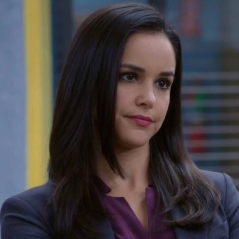 Amy Santiago Hair, Amy Brooklyn 99, Amy Santiago Season 1, Rosa Diaz And Amy Santiago, Amy Santiago Icons, Jake Peralta E Amy Santiago, Amy And Rosa Brooklyn 99, B99 Icons, Melissa Fumero