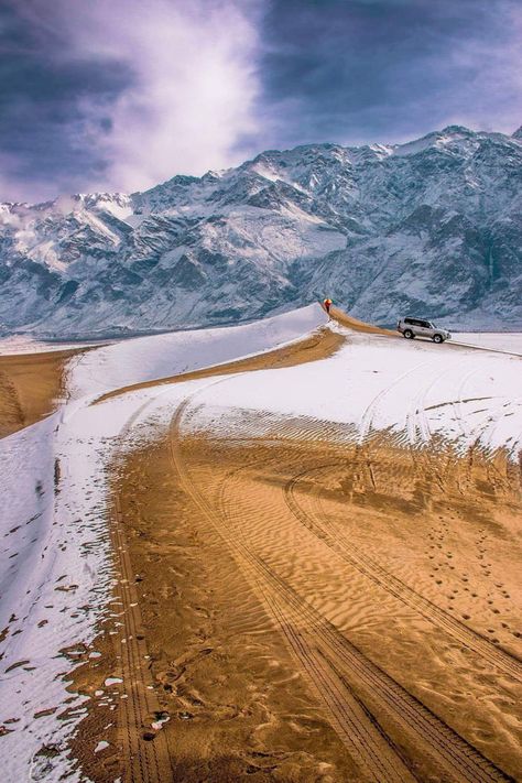 World Cold Desert, Cold Deserts, Deserts Of The World, Pakistan Travel, Gilgit Baltistan, Amazing Nature, Travel Around The World, Breathtaking Views, Travel Around