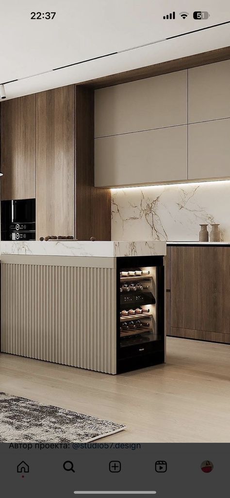 Very Modern Kitchen, Modern Kitchen Corner Cabinet, Trend Kitchen 2024, Small Kitchen Trends 2024 Interior Design, Taupe And Wood Kitchen, Kitchen Inspo Aesthetic, Contemporary Kitchen Design Luxury, Sandy Kitchen, Bar Counter Design Home