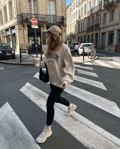 Photo inspo explore page • Instagram Chloé Allain, Errands Outfit Winter, Athleisure Outfits Winter, Athleisure Outfits Fall, Comfy School Outfits, Jogging Style, Japan Outfits, Fall Transition Outfits, Europe Outfits