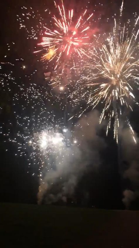 pinterest | @skglasscock26 [Vidéo] | Feu d'artifice, Belles images de noël, Gif bonne année Happy New Year 2024 Fireworks Gif, Happy Diwali Videos Hd, Happy New Year Fireworks Video, New Year Fireworks Videos, Happy New Year 2024 Video Editing, Happy New Year 2024 Video Status, Happy New Year Edit, Happy New Year 2024 Video, New Years Video