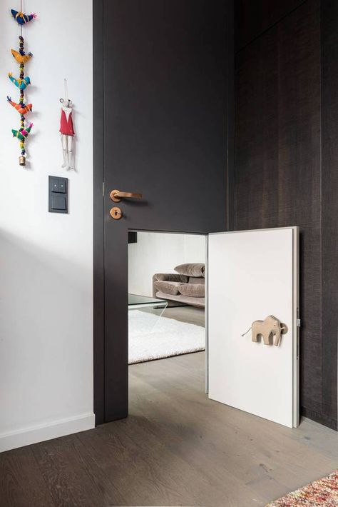 Steal the look: A mini door within a door - this has got to be the cutest idea ever for a kids room! Mommo Design, Big Doors, Open Door, Bedroom Doors, Kids Interior, Hus Inspiration, Kids Corner, Interior Door, Kid Spaces