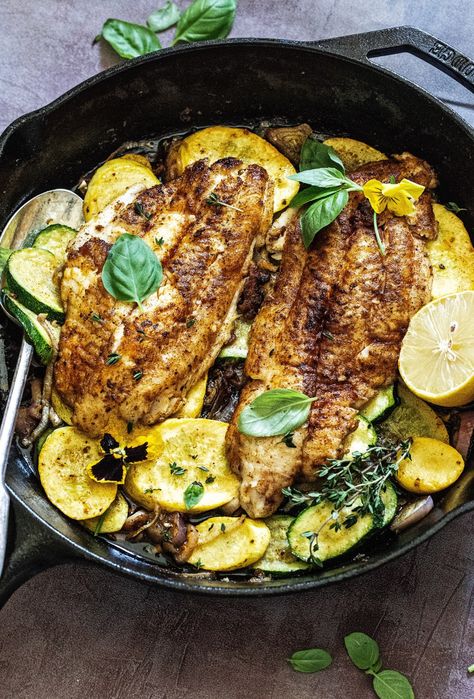 Blackened Garlic Butter Catfish with Summer Squash - My Kitchen Little Healthy Catfish Recipes, Baked Catfish Recipes, Catfish Dinner, Baked Catfish, Catfish Recipes, Homemade Spice Mix, Seafood Entrees, Baked Fish, Summer Squash