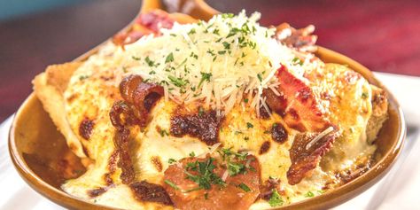 Listen, I'm never gonna be mad at a sandwich covered in hot cheese. Hot Brown Recipe Kentucky, Hot Brown Recipe, Mornay Sauce Recipe, Kentucky Restaurants, Kentucky Hot Brown, Mornay Sauce, Brown Hotel, Brown Recipe, Hot Brown