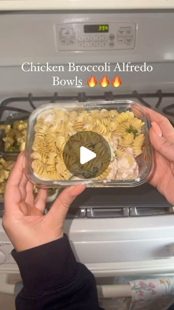 Sweat & Savory | Lifestyle + Recipes + Workouts + Motivation on Instagram: "Dear Chicken Broccoli Alfredo Bowls,

I LOVE YOU ❤️

These are the easiest meal prep bowls ever and SO delicious! 

6 ounces boneless skinless chicken breast 
(tbh I don’t measure the broccoli I just split one frozen bag into the four bowls) 
1/3 cup of Alfredo sauce 
Stir and bake at 350 degrees for 45 minutes 
While baking, make a box of barilla protein plus pasta 
Add 5 ounces of cooked pasta to the bowls once out of oven
Put lid on and shake super well! 

#mealprep #mealprepping #mealprepideas #mealprepsunday #mealpreplife #weightloss #weightlossgoals #weightlossmeals #weightlissjourney #healthymeals #healthyeating #proteinpacked #proteinfood #fitness #fitlifestyle #healthylifestyle #healthyfood #fitnessmotivat Meal Prep Chicken Alfredo, Meal Prep Chicken And Broccoli, One Pot Chicken Broccoli Alfredo, Chicken Alfredo Bake With Broccoli, Protein Chicken Alfredo With Broccoli, Easiest Meal Prep, Workouts Motivation, Frozen Bag, Chicken Broccoli Alfredo