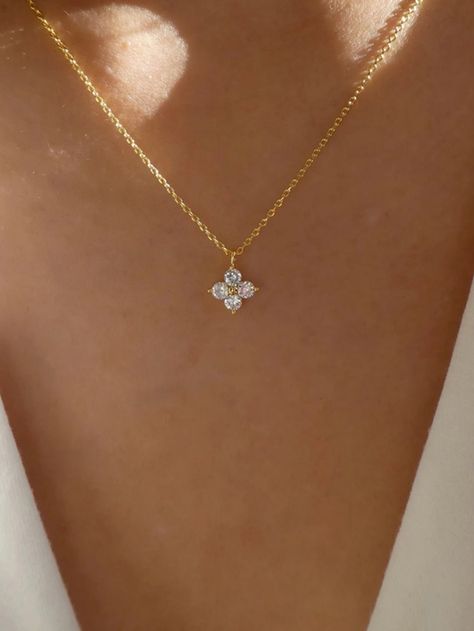 Simple Necklace Designs, Flower Charm Necklace, Small Necklace, Bracelets Design, Gold Bangles Design, Stylish Necklace, Rhinestone Flower, Classy Jewelry, Rose Gold Jewelry