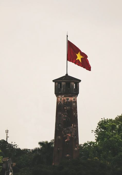 Vietnam Flag Aesthetic, Vietnam Aesthetic, Vietnam Flag, Vietnamese History, Vietnam History, Anatomy Sketches, Beautiful Sites, Hanoi Vietnam, Modern History