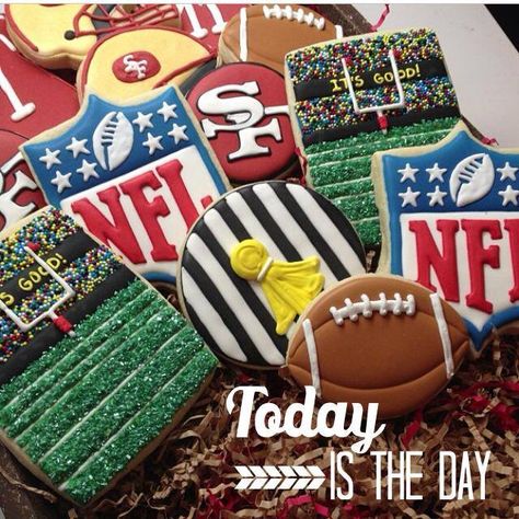 OMG!!!! I LOVE THE NFL COOKIES BUT THE WHINER COOKIES CAN GO IN THE TRASH Super Bowl Sugar Cookies Decorated, Super Bowl Sugar Cookies, Super Bowl Cookies Decorated, Nfl Cookies, Sport Cookies, Super Bowl Cookies, Nfl Party, Sports Cookies, Football Cookies