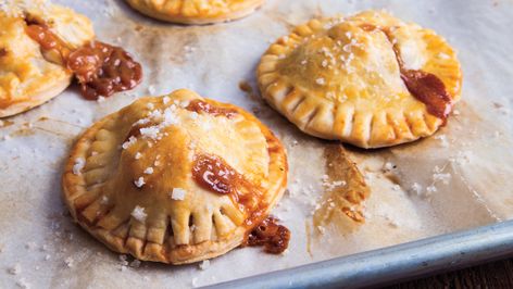 Have the kiddos help with these hand pies! Found in our Gatherings Holiday 2021 magazine. Caramel Apple Hand Pies, Hand Pie Recipes, Apple Hand Pies, Fresh Dishes, Seasonal Desserts, Mini Apple Pies, Fried Apples, Salted Caramel Sauce, Apple Filling