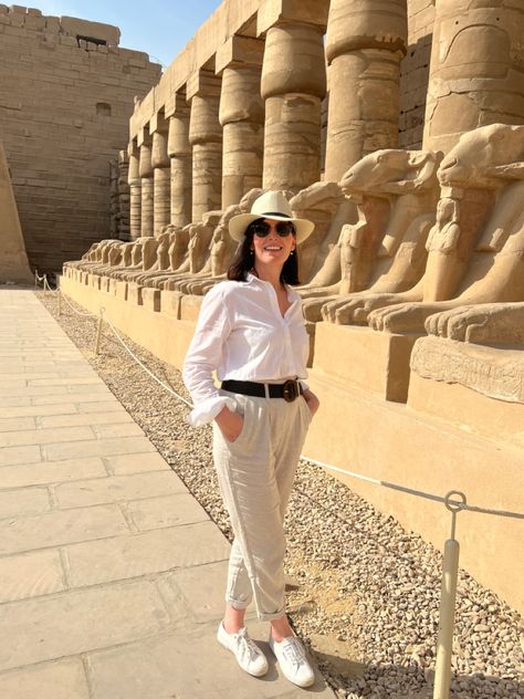 Outfits For Luxor And Aswan, Desert Ootd Outfit, Luxor Outfit Ideas, Luxor And Aswan Egypt Outfits, Dessert Outfit Women Dubai, Pyramid Outfits Egypt, Egypt Attire For Women, Egypt Holiday Outfits, Dahab Egypt Outfits