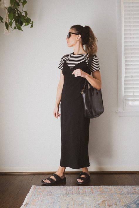 Shirt Over Dress Outfit Summer, Style Black Dress Casual, Dress And Tshirt Layer Outfit, Tshirt And Dress Layering, Slip Dress Tshirt, Tshirt Under Dress Outfit, Slip Dress With Tshirt, Dress Over Tshirt, Black And White Summer Outfits