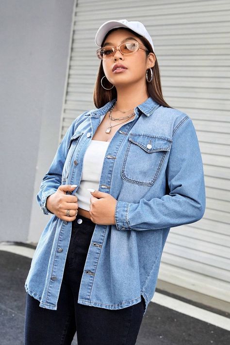 This women's plus size shirt has an extended sleeve flap pouch and a denim look. #denimshirt #women #plussize Kemeja Denim, Denim Style Casual, Jaket Denim, Casual Denim Jacket, Polished Casual, Moda Denim, Camisa Jeans, Estilo Denim, Plus Size Denim