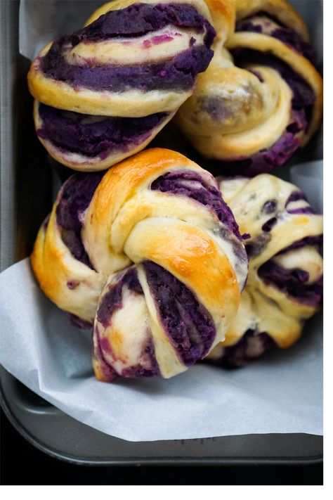 Purple Yam Muffins, Purple Pastries, Purple Food Ideas, Sweet Potato Dessert Recipes Easy, Yam Bread, Potato Dessert Recipes, Bread Station, Japanese Purple Sweet Potato, Sweet Potato Dessert Recipes