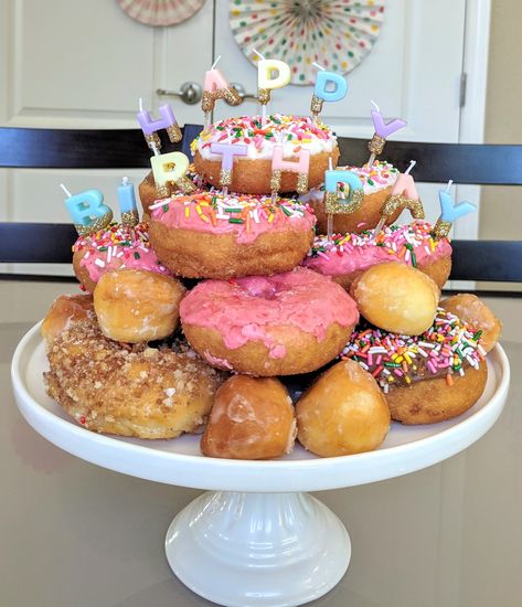 Doughnut Cakes Birthday, Donut Candle Birthday, Donut Birthday Breakfast, Donuts And Dance Party, Birthday Donuts With Candles, Sweet Treats For Birthday Parties, Donut Bday Cake, Donut Cake Ideas Birthday Parties, Dount Cake Birthday