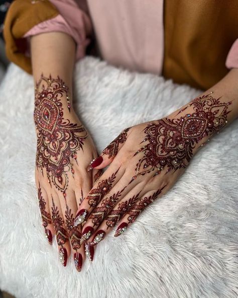 Henna Wedding Designs Bridal Mehndi, Henna Design For Wedding, Henna Merah Pengantin, Wedding Henna Designs Brides Simple, Henna Wedding Maroon, Engagement Henna Designs, Hindu Mehndi Designs, Henna Wedding Designs, Simple Bridal Henna Designs