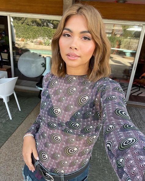 Hayley Kiyoko (@HayleyKiyoko) / Twitter Hailey Kiyoko, Lemonade Mouth, Hayley Kiyoko, Jennifer Lawrence, The Sand, Smell Good, On Set, Pretty Woman, Youtubers