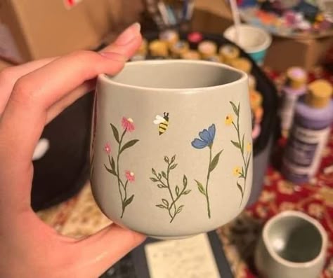 Mug Decorating Ideas, Creative Mug, Diy Pottery Painting, Paint Your Own Pottery, Tea Diy, Hand Painted Mugs, Creative Coffee, Keramik Design, Cup Crafts