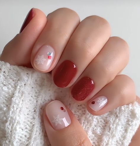 Holiday Nail Art Short Nails, Holiday Nails Minimalist, Minimal Short Nails, Very Short Christmas Nails, Short Gel Nails Winter Simple, Christmas Nails Shellac, Simple Holiday Nails Short, Christmas Nails Minimalist, Christmas Nail Designs Red