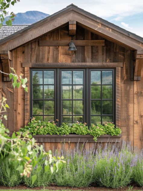 Log Cabin Windows, Black Windows With Wood Trim, Cottage Windows Exterior, Window Designs Exterior, Craftsman Boho, Window Trim Ideas Interior, Outdoor Window Trim, Exterior Window Trim Ideas, Window Trim Styles