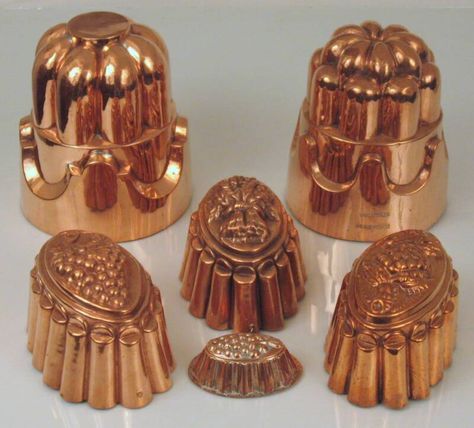 .chocolade vormen Shapes With Names, Cooking Carrots, Copper Cooking Pan, Copper Molds, Vintage Copper Pots, Springerle Molds, Kitchen Objects, Baking Items, Jello Molds