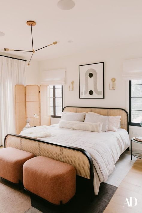 The home of Create & Cultivate’s founder and CEO follows all the trends but feels like it’ll never go out of style. #rattan #bedding #bedroomideas Crate And Barrel Duvet Cover, Real Bedroom, Portland Apartment, Rattan Bedroom, Havenly Living Room, Black Bed, Decor 2024, Bilik Tidur, Florida House