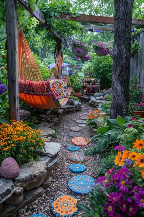 Zen Garden Space, Country Courtyard Ideas, Hammock Area Ideas, Hippy Garden Ideas, Peaceful Outdoor Space, Funky Backyard Ideas, Garden Sanctuary Ideas, Small Secret Garden Ideas, Colorful Backyard Ideas