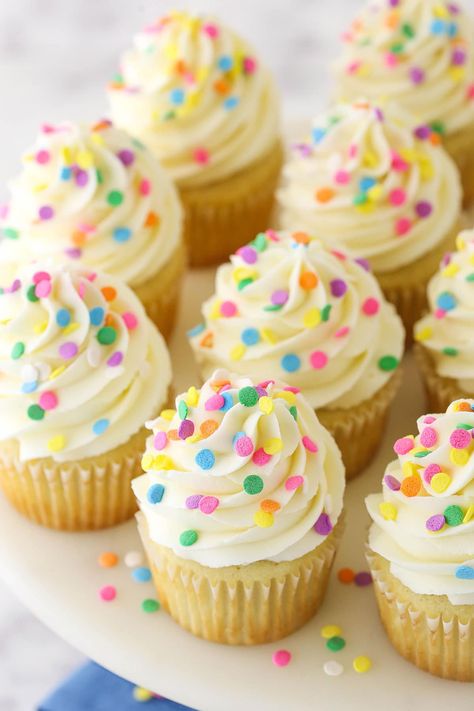 Vanilla Cupcakes Recipes, Easy Vanilla Cupcakes, Cookies And Cakes, Cupcake Pictures, Pastel Cupcakes, Easy Cupcake Recipes, Cupcakes Recipes, Vanilla Cupcake Recipe, Homemade Cupcakes