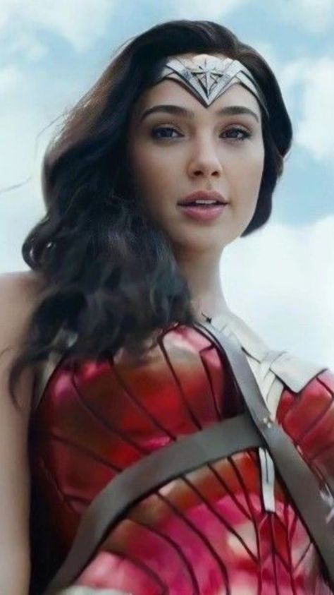 Wonder Woman Cameo ❤️💙 Woman Wallpaper, Gal Gabot, Gal Gardot, Wonder Woman Art, Gal Gadot Wonder Woman, Female Hero, Japanese Movies, Pahlawan Super, Hollywood Celebrities