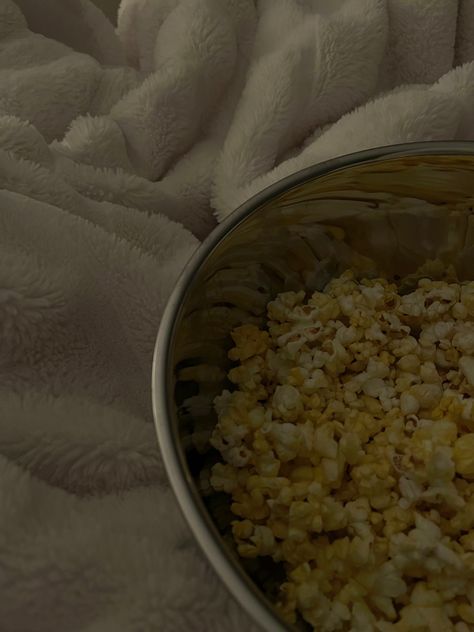 popcorn, movie night, night in, bedding, aesthetic food, snack ideas, metal bowls, snuggle, date night Food Snack Ideas, Popcorn And Movie, Popcorn Movie Night, Snacks Before Bed, Rainy Day Movies, Bedding Aesthetic, Girls Night Movies, Popcorn Movie, Metal Bowls