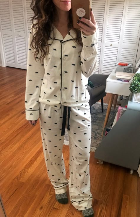 Maternity Christmas Pajamas, Pj Aesthetic, Cute Pjs For Women, Best Family Christmas Pajamas, Casual New Years Eve Outfits, Cute Christmas Pajamas, Winter Pjs, Modest Woman, Winter Pajamas Women