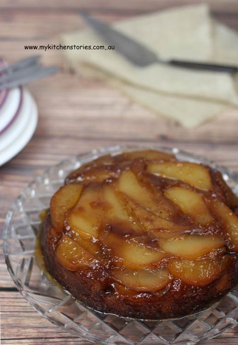 Pear, Salted Caramel and Beer Cake by @kitchenstories1 | #cake #pear #caramel #beer Beer Desserts, Apple Upside Down Cake Recipe, Caramel Apple Upside Down Cake, Apple Upside Down Cake, Cake Recipes Without Eggs, Upside Down Cake Recipe, Fall Cake Recipes, Caramel Pears, Pear Dessert