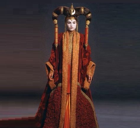 Ethnic Mongolian jewellery - Kaleidoscope effect Natalie Portman Star Wars, Disfraz Star Wars, Star Wars Padme Amidala, Amidala Star Wars, Queen Amidala, Star Wars Padme, Star Wars Fashion, Padme Amidala, Star Wars Outfits