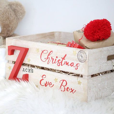 Unique Christmas Eve Crate Design - Besides presents, these can work exceptionally well as holiday décor. You can even find some stunning homemade Christmas boxes that shows off more creativity. Check out the list of our favorite DIY boxes to get inspired in time for the holiday. Diy Christmas Eve Box, Christmas Crates, Diy Christmas Box, Christmas Crate, Christmas Eve Box Ideas, Christmas Eve Crate, Wooden Christmas Eve Box, Xmas Eve Boxes, Cricut Inspiration