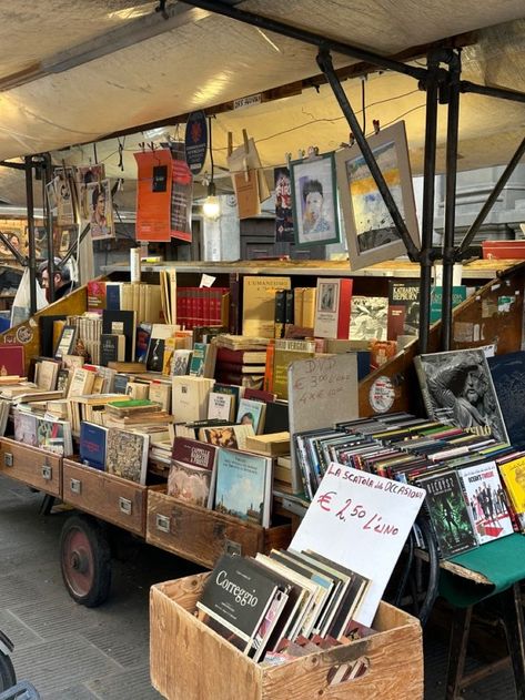 Studying In Italy Aesthetic, Tourist Aesthetic, Sadie Core, Rome Tourist, Aesthetic Visionboard, Summer Abroad, Book Cart, Library Bookshelves, Europe Aesthetic