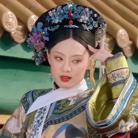 Qing Dynasty Fashion, Zhen Huan, Empresses In The Palace, Film China, Hanfu Hairstyles, Chinese Illustration, Chinese Films, Chinese Jewelry, National Dress