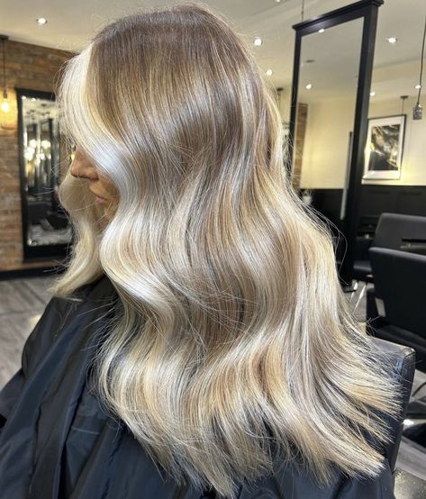 Fall Cool Blonde Hair, Hazel Hair With Blonde Highlights, Blonde With Darker Underneath, Balayage With Money Piece Blonde, Brunette With Icy Blonde Highlights, Blonde Thick Highlights, Ashy Blonde With Money Piece, Money Piece Bronde, Natural Blonde With Money Piece