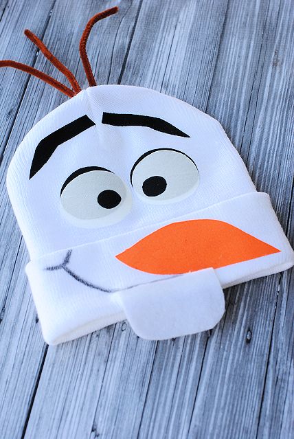 Easy No Sew Olaf Costume & 89 More Costume Ideas - Crazy Little ... Pregnant Olaf Costume, Olaf Halloween, Olaf Hat, Olaf Costume, Carnaval Costume, Baby Kostüm, Frozen Costume, Crazy Hats, Easy Diy Halloween