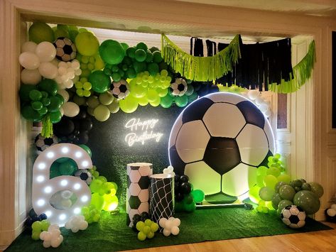 Football Party Balloons, Soccer Party Decorations, Soccer Theme Parties, Football Theme Birthday, Football Balloons, Football Party Decorations, Soccer Birthday Parties, Soccer Theme, Football Theme Party