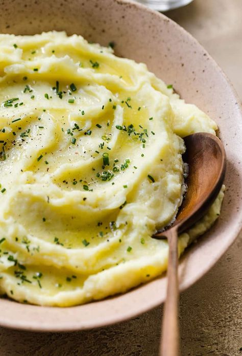 Creamy Mashed Potatoes Instant Pot Mashed Potatoes, Perfect Mashed Potatoes, Vegan Mashed Potatoes, Halloween Food Appetizers, Homemade Mashed Potatoes, Best Mashed Potatoes, Mashed Potatoes Recipe, Christmas Recipes Appetizers, Making Mashed Potatoes