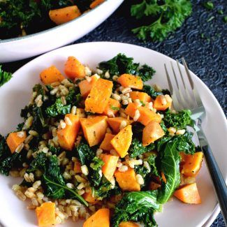 Kale And Sweet Potato Farro Salad Baked Pork Loin, Farro Recipes, Vegetarian Foods, Farro Salad, Autumn Salad, Salad With Sweet Potato, Ground Turkey Recipes, Grain Foods, Roasted Sweet Potatoes