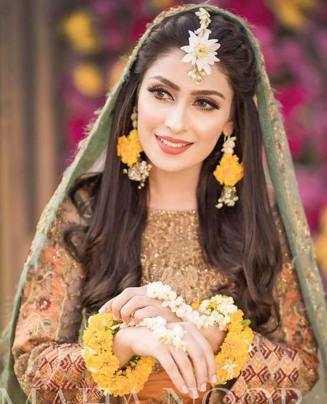 Aiza Khan Wedding, Ayeza Khan Wedding, Pakistani Bridal Hairstyles, Mehndi Hairstyles, Mehndi Function, Bridal Mehndi Dresses, Pakistani Bridal Makeup, Mehndi Dress, Bridal Makeover