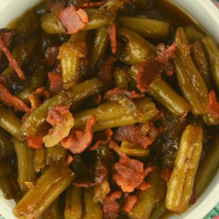 Sweet and Sour Green Beans with Bacon Recipe - These Old Cookbooks Sweet And Sour Green Beans, Green Bean Side Dish Recipes, String Bean Recipes, Bacon Beans, Fresh Green Bean Recipes, Sweet And Sour Recipes, Beans With Bacon, Green Beans Side Dish, Old Cookbooks