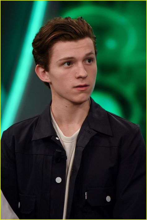 Tom Holland Tom Holland Imagines, Tom Holland Peter Parker, Meme Comics, Tom Holland Spiderman, Tommy Boy, Spiderman Homecoming, Men's Toms, Puppy Eyes, 인물 사진