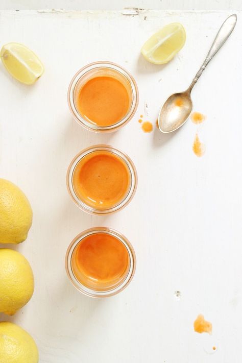 Immunity Shots with carrot, ginger, lemon + garlic | withfoodandlove.com Immunity Juice, Immunity Shots, Juice Shots, Hot Lemon Water, Garlic Juice, Lemon Water Benefits, Wellness Shots, Carrot And Ginger, Health Drink