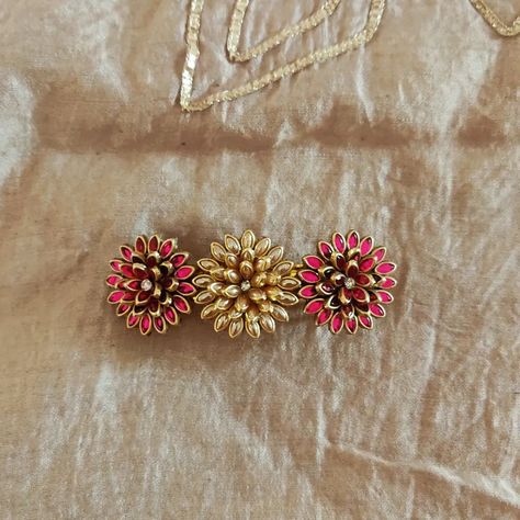 Kundan center hairclips Silk Thread Bangles Design, Work Hair, Thread Bangles Design, Fairy House Crafts, Kundan Work, House Crafts, Handmade Scrunchie, Crochet Jewelry Patterns, Silk Thread Jewelry