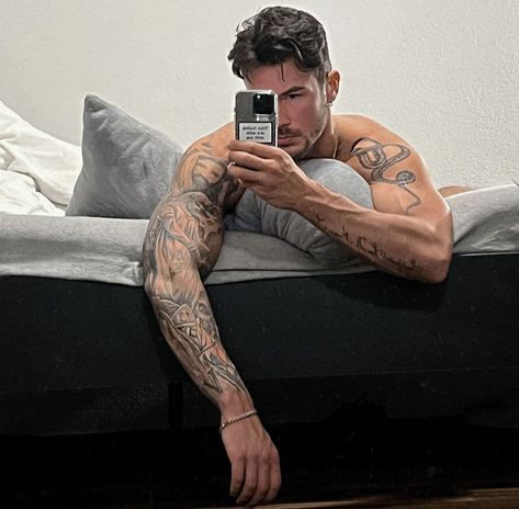 Unique Wrist Tattoos, Handsome Italian Men, Italian Men, Aesthetic Guys, Photography Poses For Men, Attractive Guys, Poses For Men, Perfectly Imperfect, Wrist Tattoos