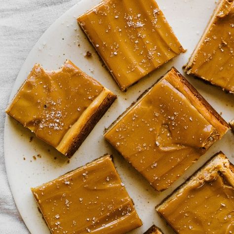 Dulce de Leche Cheesecake Bars - Handle the Heat Beer Brownies, Beer Dessert, Alcoholic Desserts, Caramel Icing, Slow Cooker Desserts, Dessert For Two, Peanut Butter Desserts, Vegan Peanut Butter, Peanut Butter Lovers