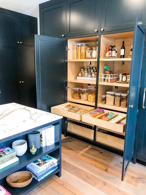 Kitchen Pantries, Built In Pantry, Pantry Remodel, Pantry Cupboard, Kitchen Redesign, Kitchen Dinning Room, Kitchen Pantry Design, Kitchen Dinning, Kitchen Cabinet Storage