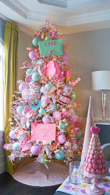 Pastel Valentines Day Decor, Valentine’s Day Tree Ideas, Valentine Tree Ideas, Valentines Day Christmas Tree, Valentines Tree Decorations, Valentines Christmas Tree, Valentine Trees, Valentines Tree, Candy Decorations Diy