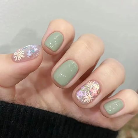 24 PCS Flowers Press on Nails Glossy Short Fake Nails Green Square False Nails Summer Nail Tips for Women and Girls10.99 #Beauty Nails Green Square, Fake Nails Green, Nails Daisy, Green Press On Nails, Nails Short Coffin, Acrylic Glue, Nails Glossy, Short Press On Nails, Short Fake Nails